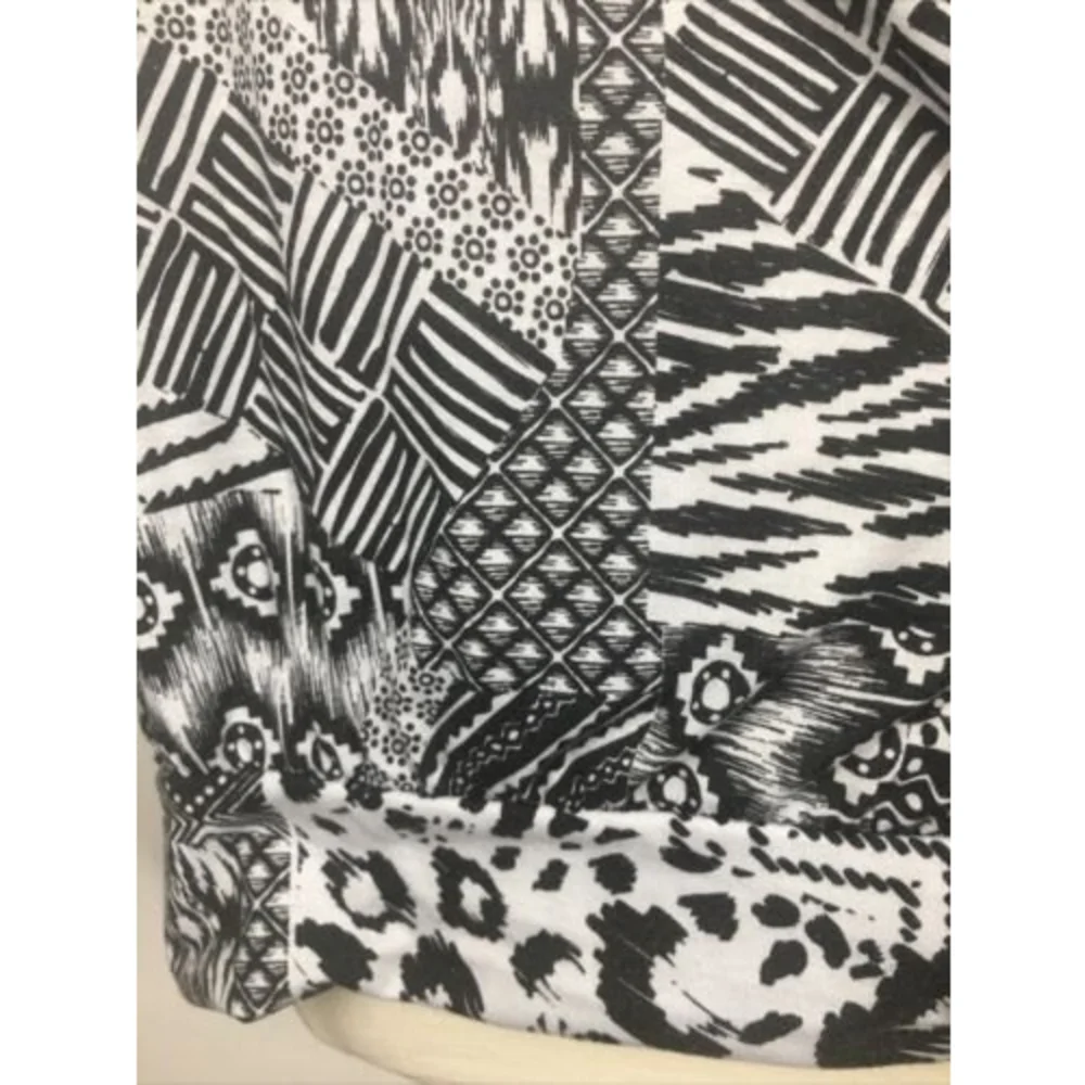 EYESHADOW Women's 3X Black White Print Pullover Tank Top Criss Cross Back - Picture 6 of 9